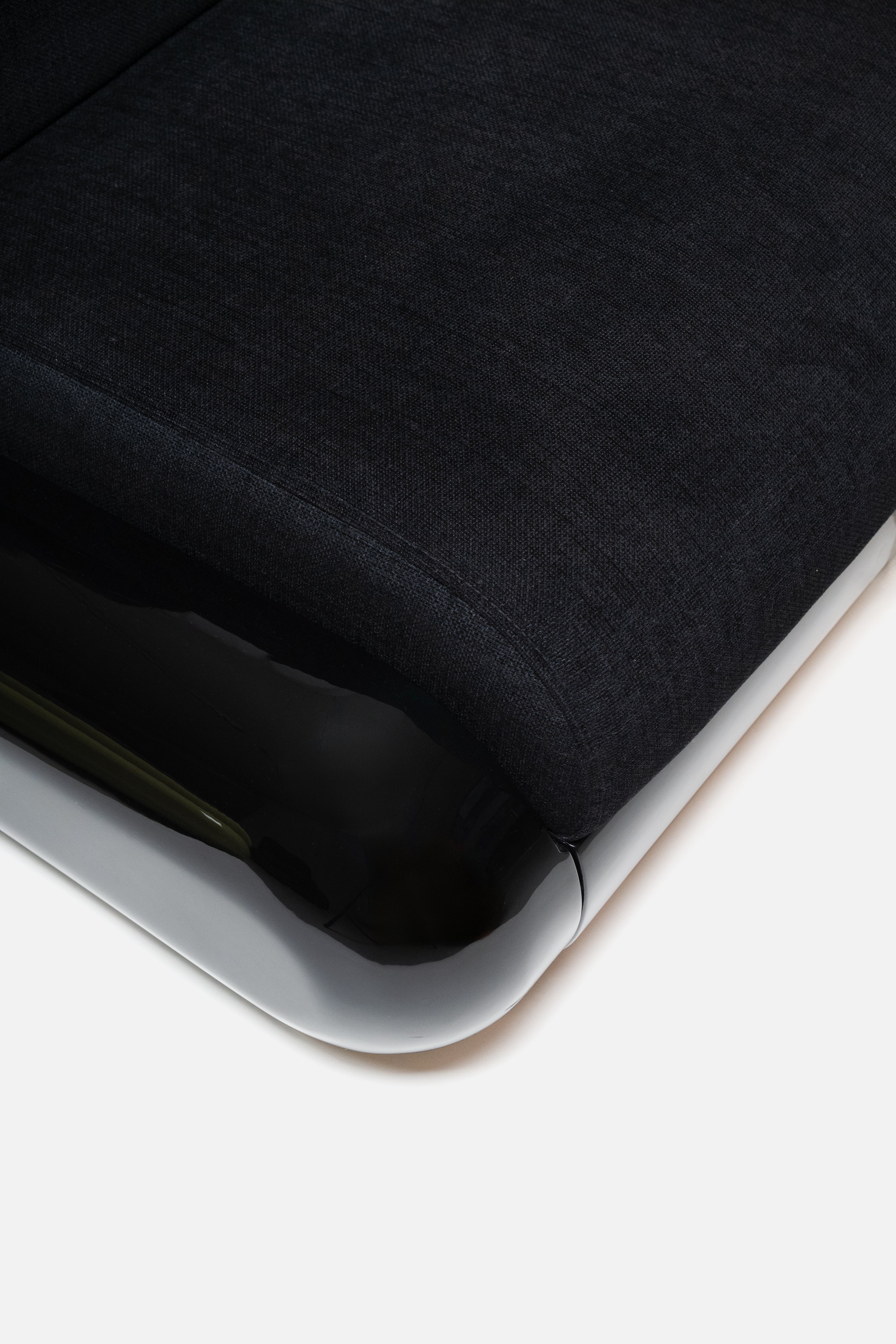 T4 - LIQUORICE BLACK